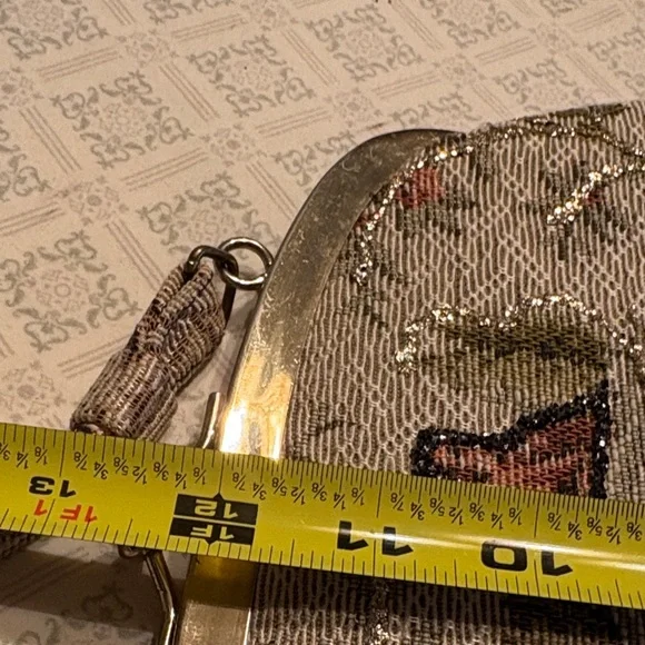 Vintage-Inspired Floral Clutch with Embellishments - Picture 15 of 15